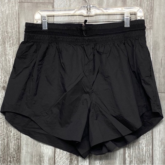 NWT Lululemon Step Out High Rise Short 3" in Black - Picture 7 of 7